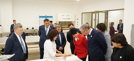 ҚР Конституциялық сотының судьялары Президент Архивінің жұмысымен танысты фото галереи 7